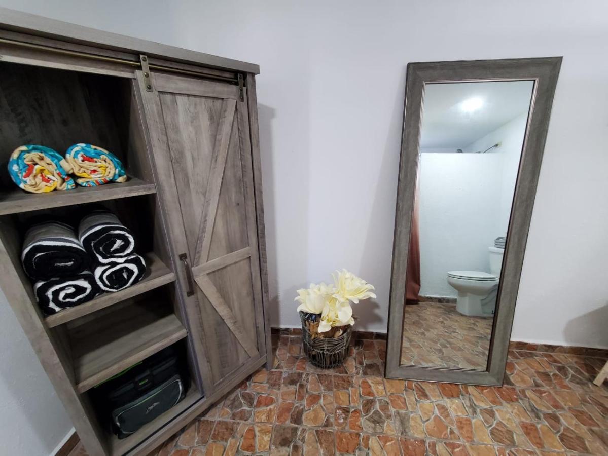 Aguadilla Breeze Apt In Gated Complex 8 Minute Walk To Crashboat Beach Zewnętrze zdjęcie