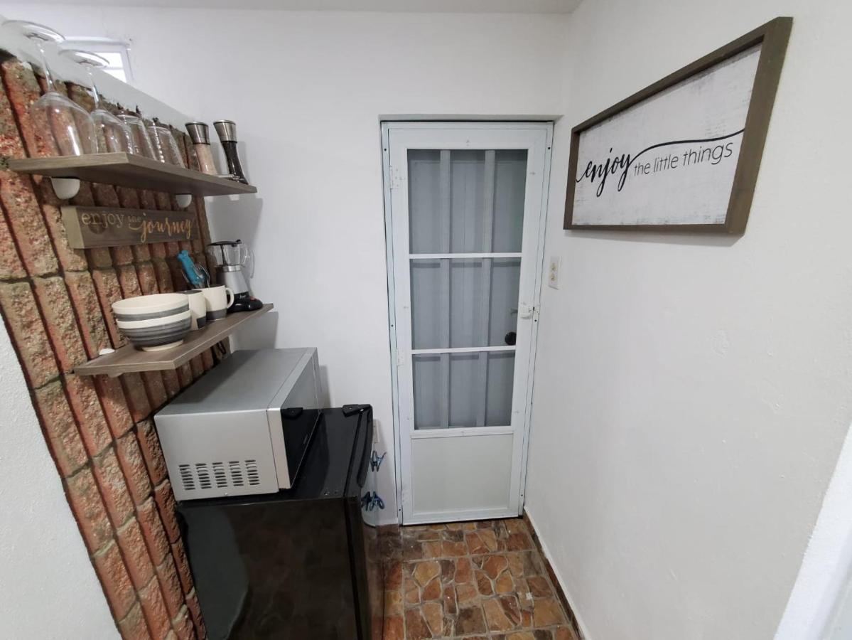 Aguadilla Breeze Apt In Gated Complex 8 Minute Walk To Crashboat Beach Zewnętrze zdjęcie